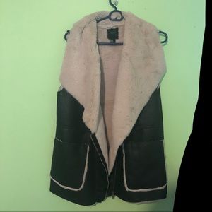 Forever 21 Women’s Medium Faux Black Suede and Ivory Fur Vest